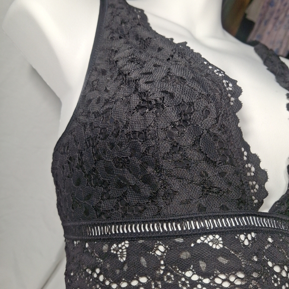 Victoria's Secret Black Lace Plunge Bralette - Picture 3 of 11